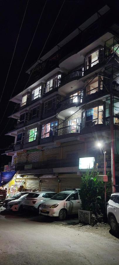 Shimla Regency Hotel Buitenkant foto